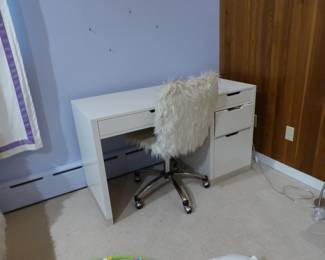 Desk & desk chair