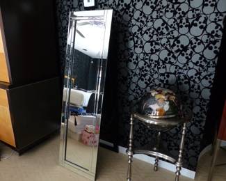 Standing mirror, globe with inlaid semi-precious gemstones