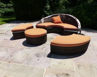 Outdoor curved daybed wicker set