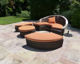 Outdoor curved daybed wicker set