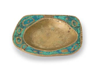 208
1950s
A Pepe Mendoza ashtray
Marked to underside: Mendoza / Hecho en Mexico / Pat No 59443 / Mayo7-58
The brass ashtray inlaid with turquoise ceramic
1" H x 7.75" W x 6.75" D
Estimate: $300 - $500