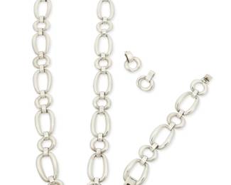 347
A set of Mexican sterling silver jewelry
Late 20th century
Each stamped: Mexico / 925 / LTT-26
Comprising a chunky long necklace with modernist-style abstract oval links, together with a matching link bracelet and a pair of earrings, 4 pieces
Necklace: 29" L x 1" H; Bracelet: 7" L x 1" H; Earrings: 1.125" H
230.7 grams
Estimate: $400 - $600