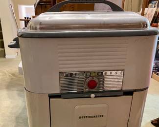 Westinghouse slow cooker w/cabinet