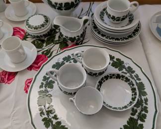 Meissen Full Green Vine China