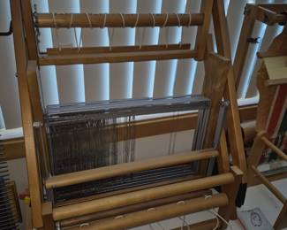 Ashford loom with base 8 shaft