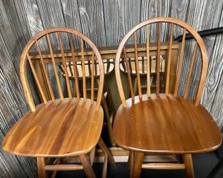 2 Wooden Countertop Swivel Bar Stools