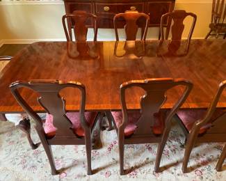 Elegant Wooden Dining Room Table W/ Leaf & 8 Chairs