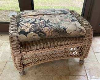 Outdoor Wicker Ottoman W/ Cushion