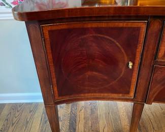 Henredon Elegant Sideboard Buffet Dining Room Cabinet