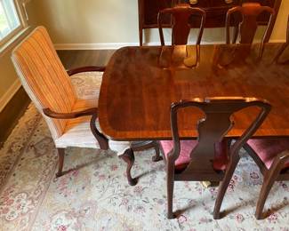 Elegant Wooden Dining Room Table W/ Leaf & 8 Chairs