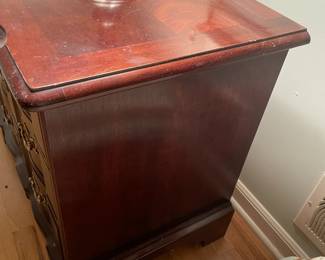 Beautiful Henredon Wooden Nightstand W/ Brass Hardware & 3 Drawers