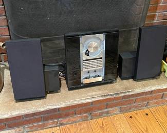 Stereo System W/ Speakers