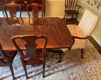 Elegant Wooden Dining Room Table W/ Leaf & 8 Chairs