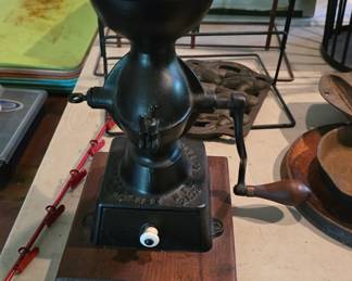 very nice vintage coffee grinder 