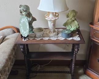 busts, lamp and more 