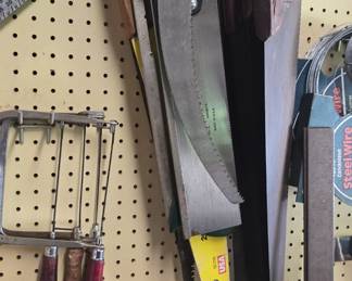 vintage tools and collectibles alot of nice handsaws 