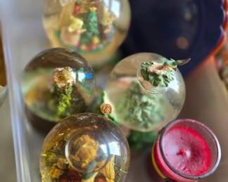 snow globes 