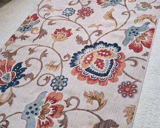 nice area rug with matching runner 
