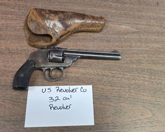 Us Revolver co 32 cal with holster 