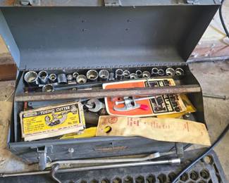 toolbox full of vintage craftsman sockets and more alot of v series in good shape 