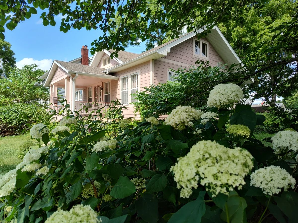 You're invited to see what beauty awaits in this charming Pink House! Cash and Zelle only! Stairs to the front door and back door. 