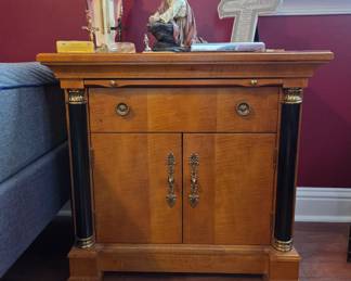 Thomasville Grand Classics Biedermeier Nightstand (2 of 2)
