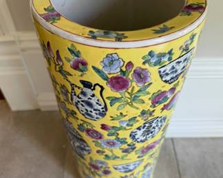 19th Century Chinese Famille Jaune Porcelain Umbrella Stand