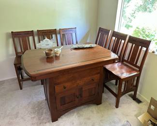 Simply Amish Cherry Aspen Island Table with Butterfly Leaf & Dining Chairs