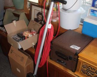 Floor waxer with extra parts. 