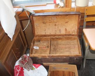 Vintage Trunk 