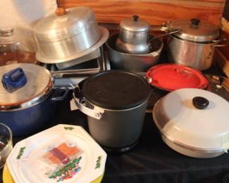Lots of Kitchen almost all have lids 