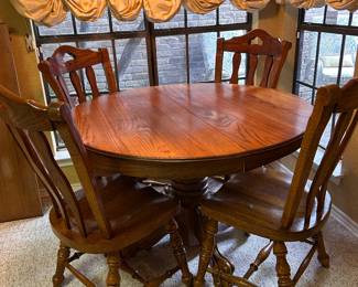 solid oak round kitchen table, 4 chairs, one leaf