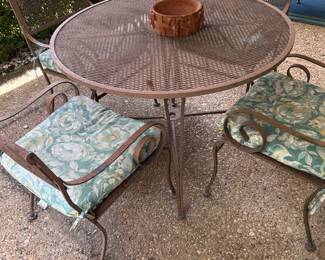 VINTAGE WROUGHT IRON PATIO SET