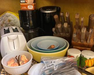 vintage cool stuff and KEURIG, BRAUN, CHICAGO knives in blocks