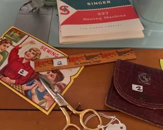 COOL VINTAGE SEWINF STUFF