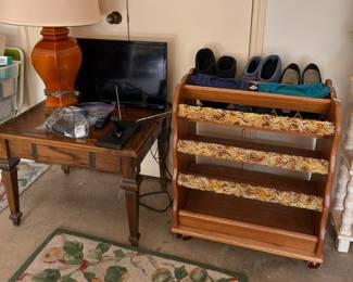 SHOE RACK