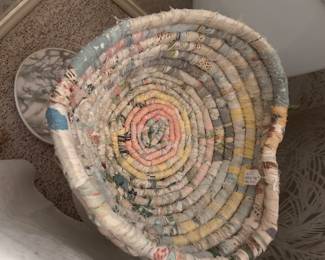 Heart shaped woven rag basjet