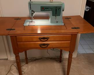 Singer 337, working, in cabinet. Lovely