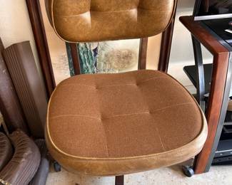 OFFICE CHAIR