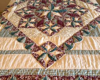hand made scalloped edge quilt, queen size