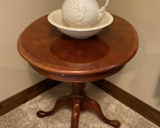 Thomasville Pedestal Table