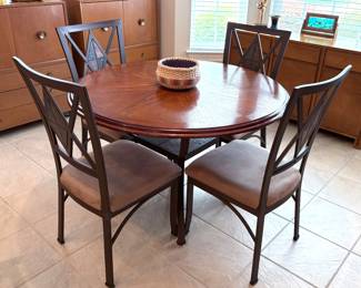 Wood-top table with 4 metal and slate chairs