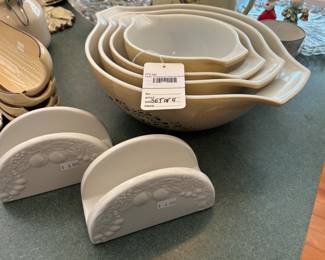 Ceramic Napkin, Pyrex Homestead Mixing Bowls 