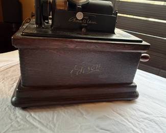 Item #100 Edison Fireside Record Player Model B, Reproduction Horn, Plays 2&4 Minute Cylinders , Good Condition, Functional, 9" 12" Base