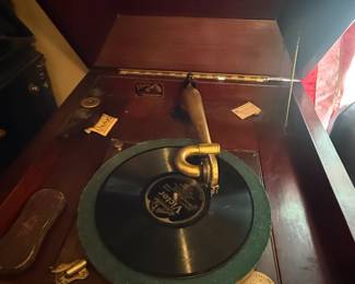 Item #125 1912 Mahogany Victor Record Player&Shelf, First Iteration VV-XIV, No Key, Good Condition, Functional Repaired, 42" 22" 22.5"