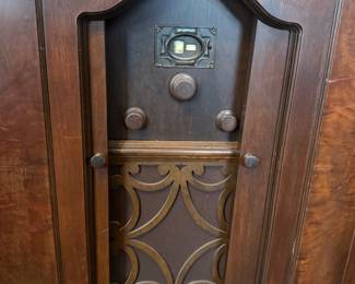 Item #203 1929 Edison Radio/Phonograph Model #C-4 - Last Edison Model Ever Produced , Good, Functional but Needs Capacitors Replaced, 50" 27" 17"