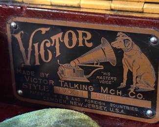 Item #101 Victor Victrola XII Record Player (First Tabletop Player), w/ Key, 1909, Functional, Refinished Mahogany, 15.5" 16.5" 21"