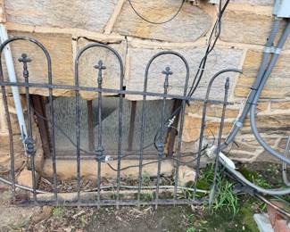 Item #262 Iron Churchyard Fencing, Short 4"
