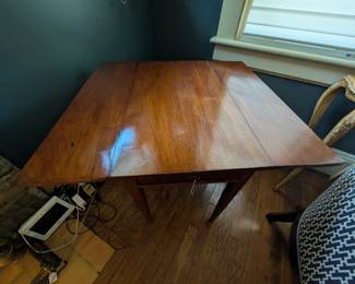 Item #24 Pembroke Leaf Table, Minor Wear, H27" L30.5" W18"(+18")