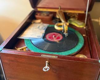 Item #101 Victor Victrola XII Record Player (First Tabletop Player), w/ Key, 1909, Functional, Refinished Mahogany, 15.5" 16.5" 21"